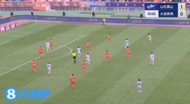 半场-克雷桑破门卡兰加头槌+蹬踏染红毛伟杰送助攻 泰山暂1-1英博