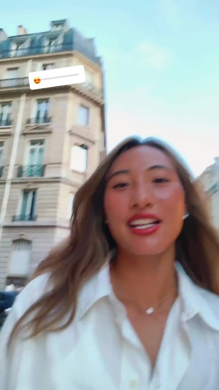 心情​​​美?郑钦文边走边唱蔡依林《日不落》，社媒晒吃大餐