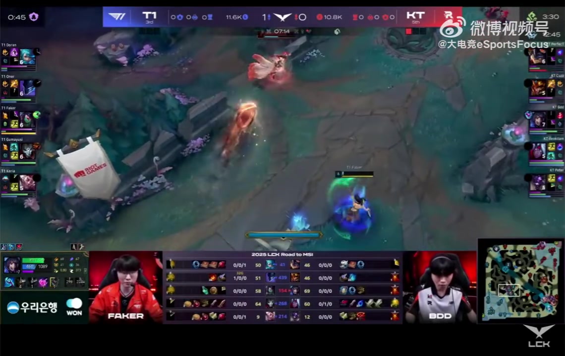 李哥致命空E！中路Bdd阿狸越塔单杀Faker阿卡丽，现场粉丝直接沸腾了！